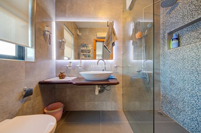 Image No.17-2 Bed Property for sale