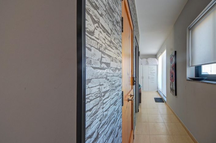 Image No.20-2 Bed Property for sale