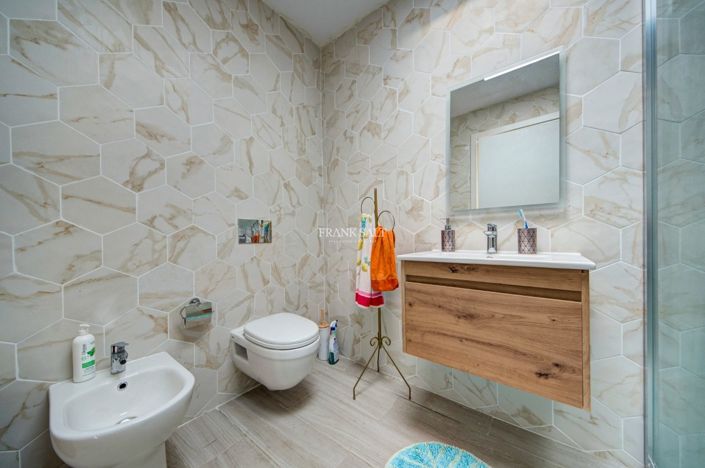 Image No.21-Propriété de 5 chambres à vendre à Sliema