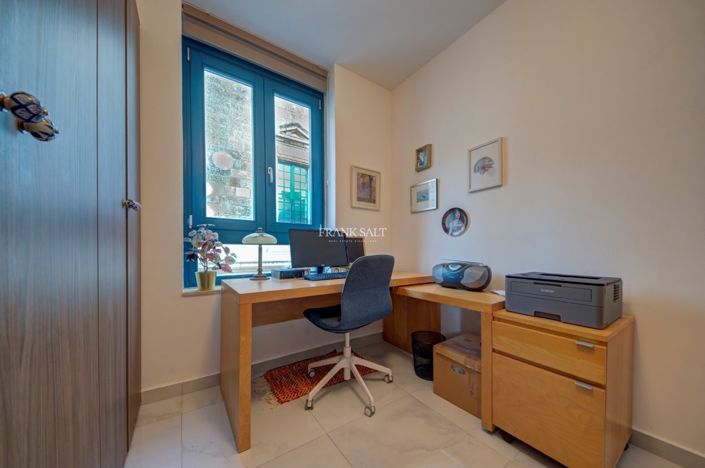 Image No.20-1 Bed Property for sale