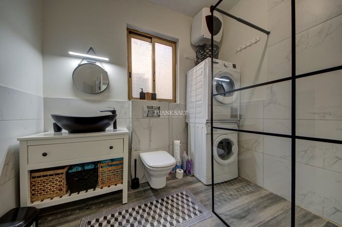 Image No.10-3 Bed Property for sale