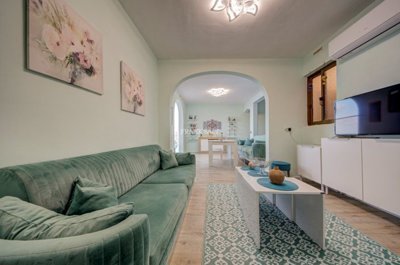 e3b0d895-341a-45ec-b76a-cb4edd1ffd1d