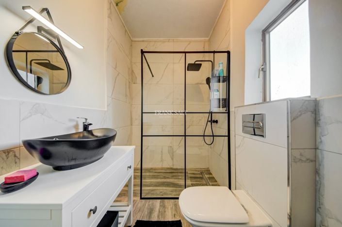 Image No.9-3 Bed Property for sale