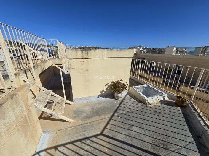 Image No.10-1 Bed Property for sale