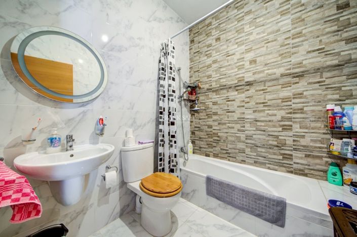 Image No.11-2 Bed Property for sale