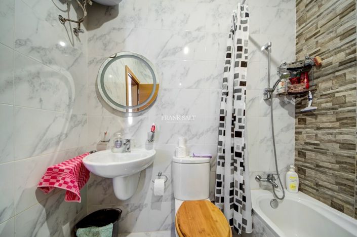 Image No.12-2 Bed Property for sale