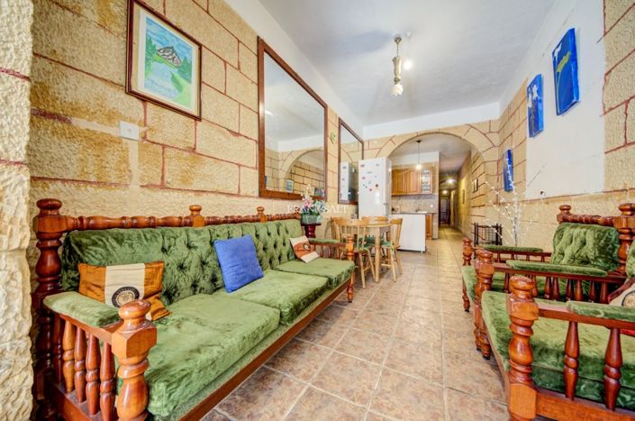 Image No.10-3 Bed Property for sale