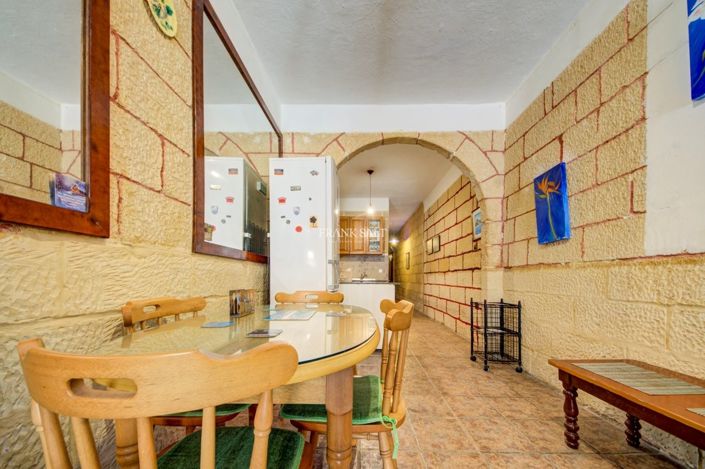 Image No.12-3 Bed Property for sale