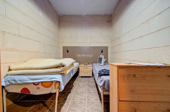 Image No.6-3 Bed Property for sale