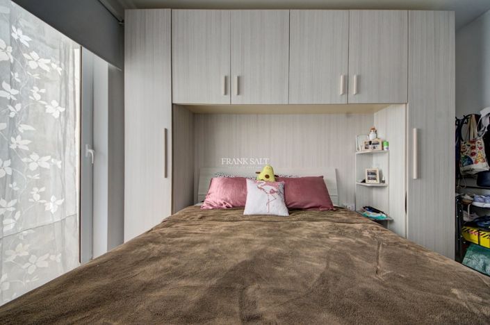 Image No.14-3 Bed Property for sale