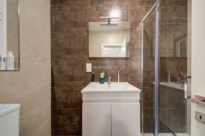 Image No.19-3 Bed Property for sale