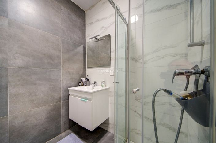 Image No.20-3 Bed Property for sale