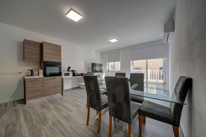 Image No.8-3 Bed Property for sale