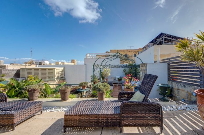 Image No.11-5 Bed Property for sale