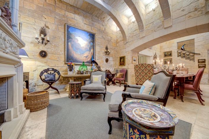 Image No.24-5 Bed Property for sale