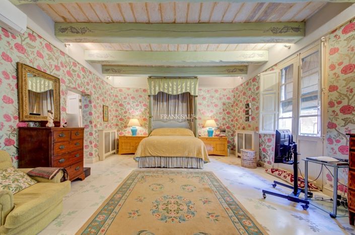 Image No.29-5 Bed Property for sale