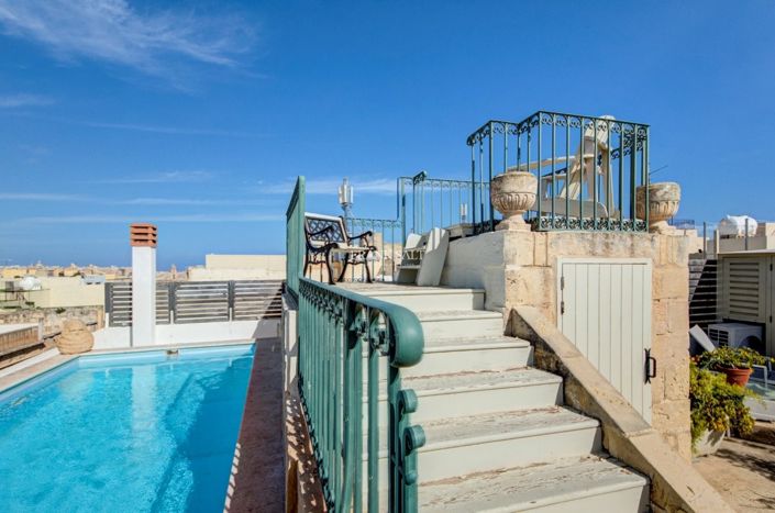 Image No.4-5 Bed Property for sale