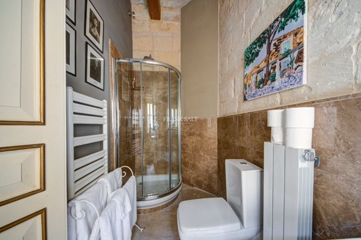 Image No.39-5 Bed Property for sale