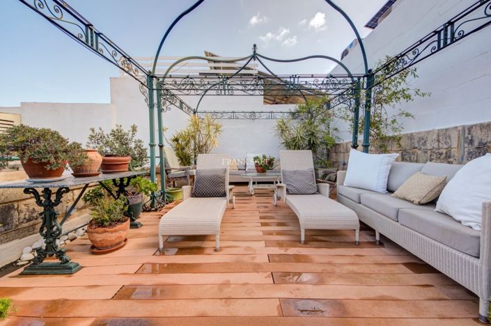 Image No.5-5 Bed Property for sale