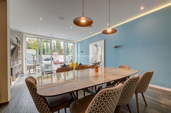 Image No.12-4 Bed Property for sale