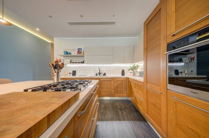 Image No.14-4 Bed Property for sale