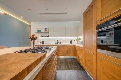 2d8ece2b-cc1a-4b68-981b-e33367f9e384