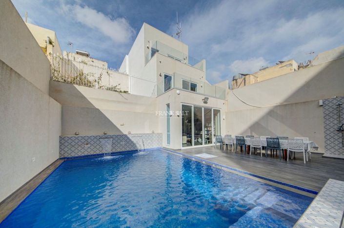 Image No.2-4 Bed Property for sale