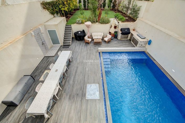 Image No.21-4 Bed Property for sale