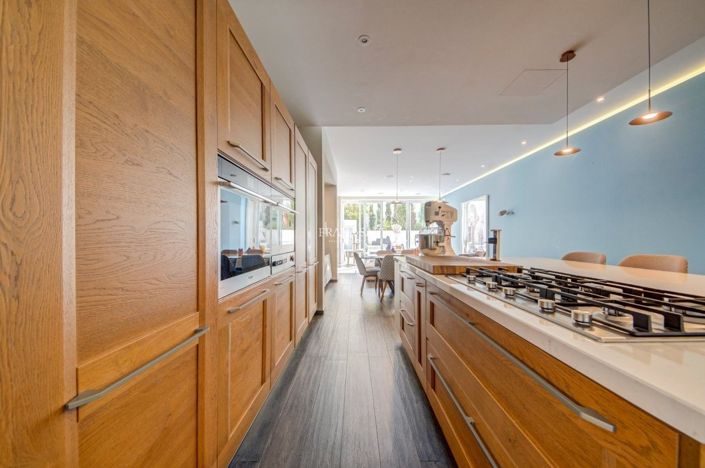 Image No.26-4 Bed Property for sale