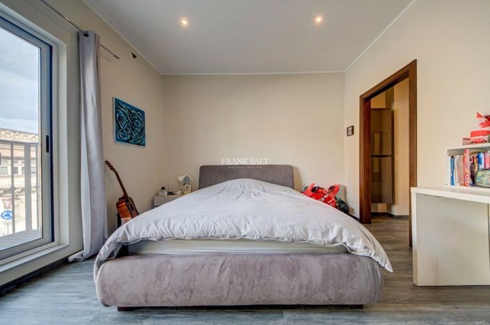 Image No.32-4 Bed Property for sale