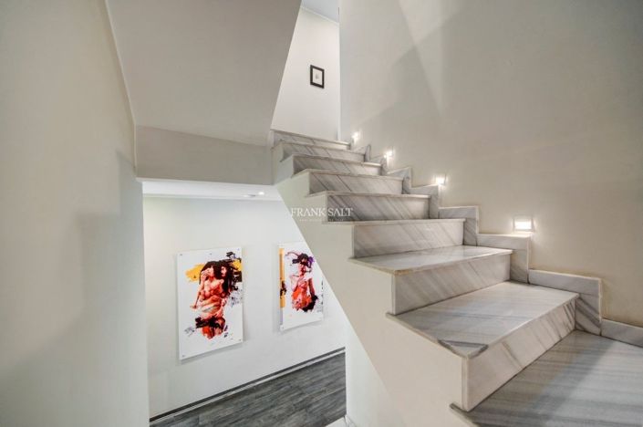 Image No.33-4 Bed Property for sale