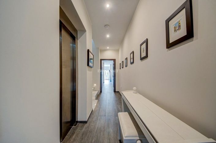 Image No.34-4 Bed Property for sale