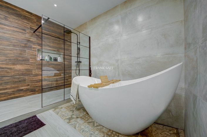 Image No.38-4 Bed Property for sale