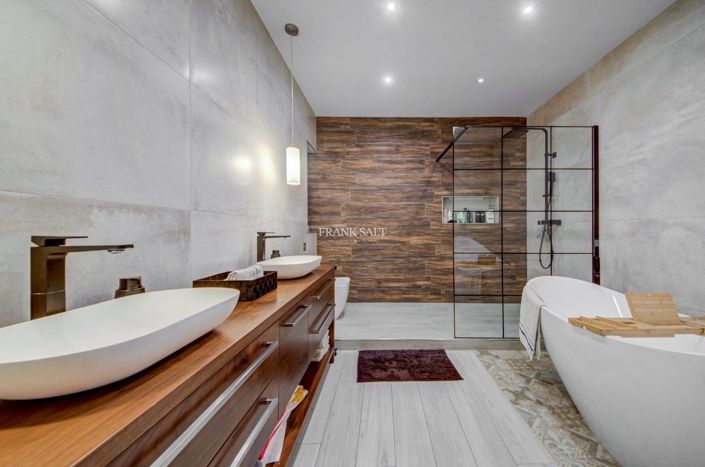 Image No.39-4 Bed Property for sale