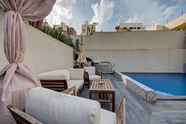 Image No.4-4 Bed Property for sale