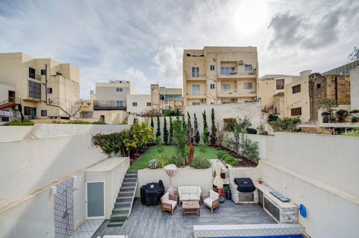 Image No.41-4 Bed Property for sale