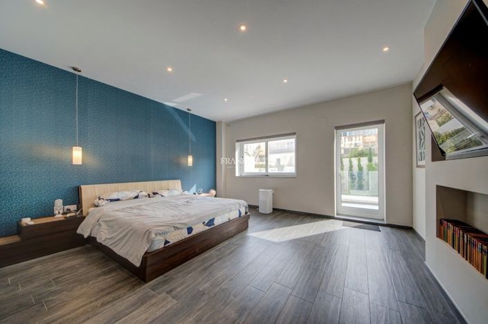 Image No.42-4 Bed Property for sale