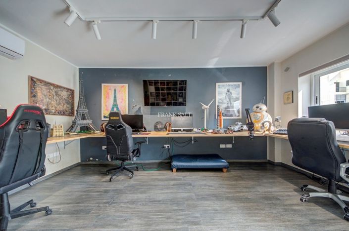 Image No.45-4 Bed Property for sale