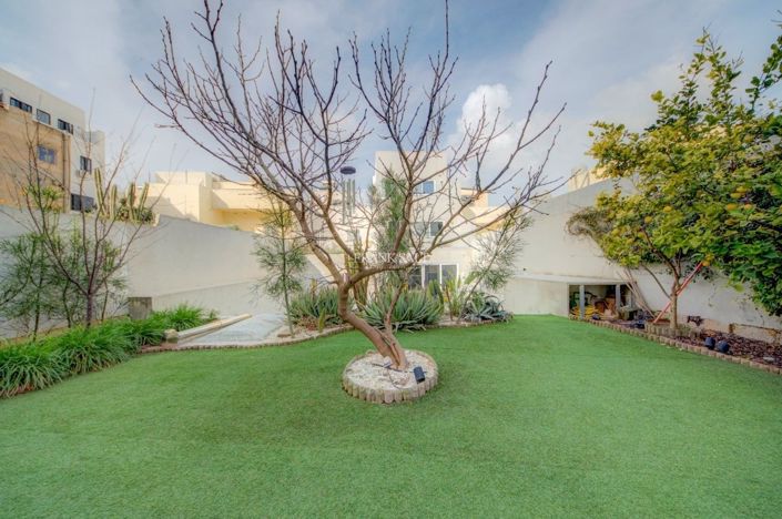 Image No.7-4 Bed Property for sale