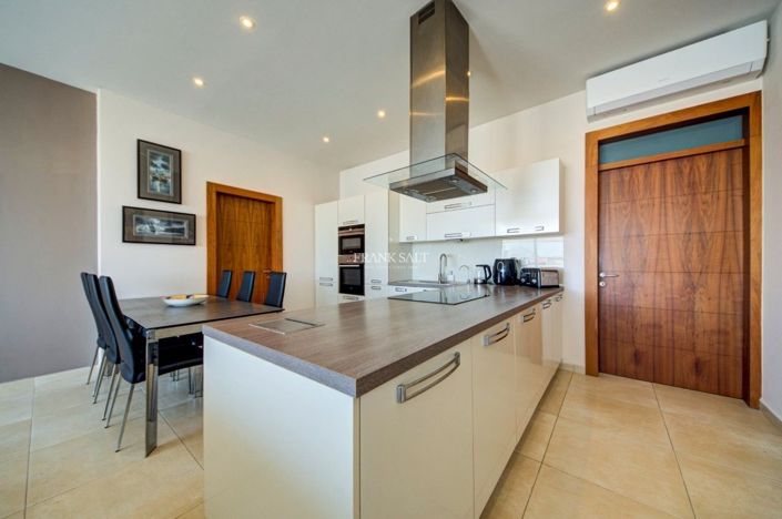 Image No.11-3 Bed Property for sale