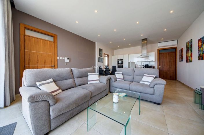 Image No.6-3 Bed Property for sale