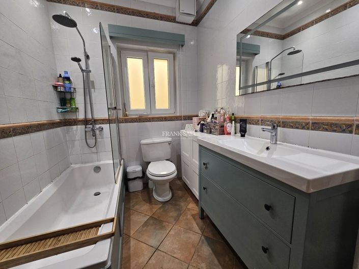 Image No.13-3 Bed Property for sale