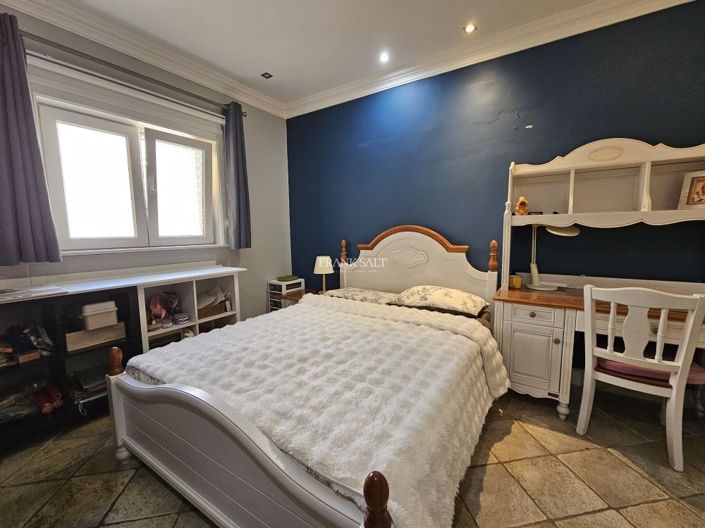 Image No.14-3 Bed Property for sale