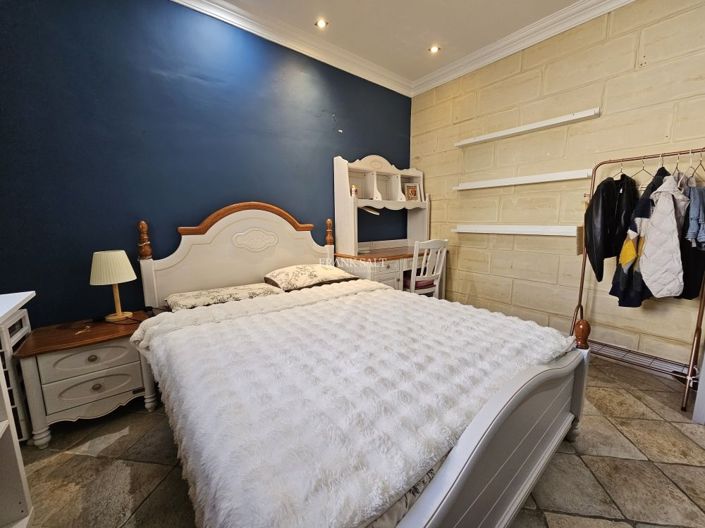 Image No.15-3 Bed Property for sale