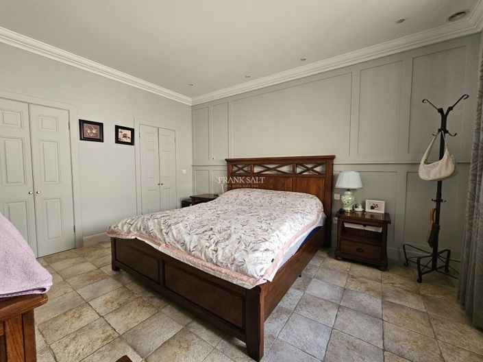 Image No.17-3 Bed Property for sale