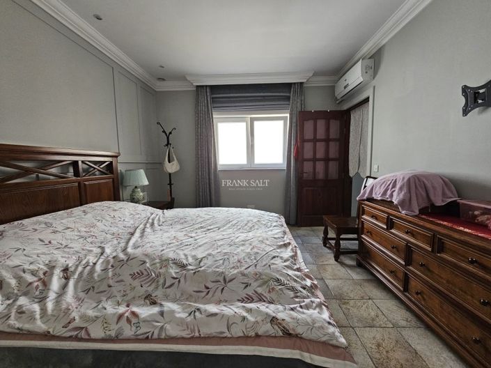 Image No.18-3 Bed Property for sale