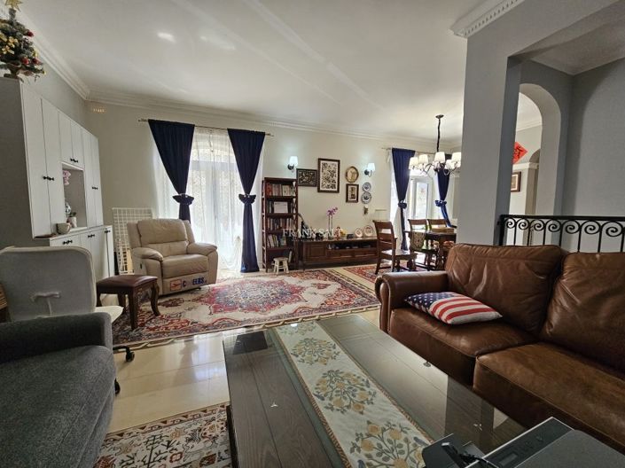 Image No.2-3 Bed Property for sale