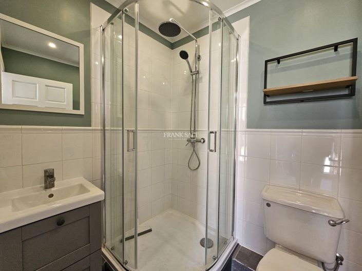Image No.20-3 Bed Property for sale