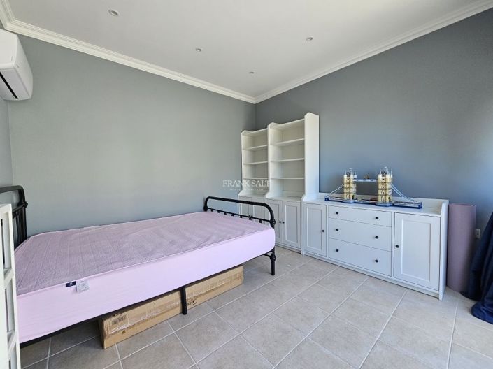 Image No.21-3 Bed Property for sale