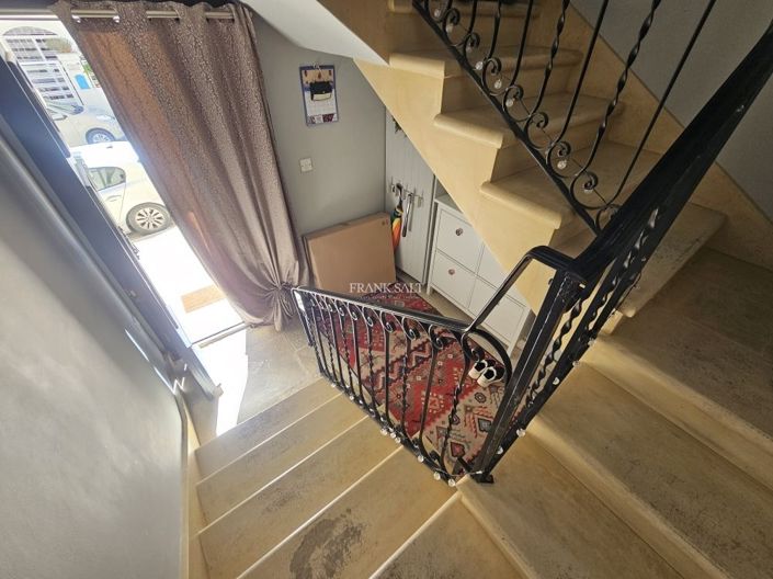 Image No.28-3 Bed Property for sale